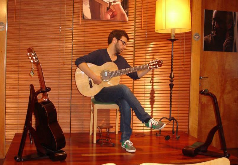 AIEnRuta-ARTISTAS: un espacio para los artistas de la guitarra clásica - Alhambra Guitarras