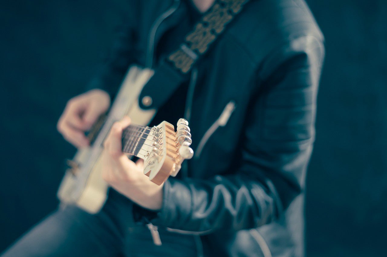 Distintas opciones para tocar la guitarra en función del estilo - Alhambra Guitarras