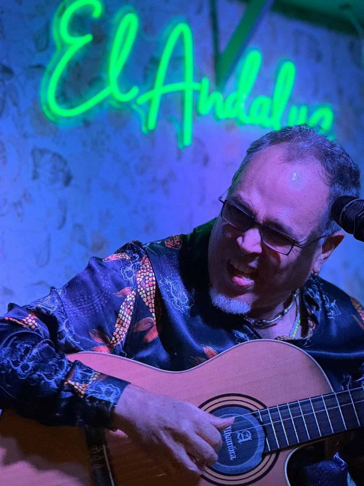 PAVEL URQUIZA - Alhambra Guitarras