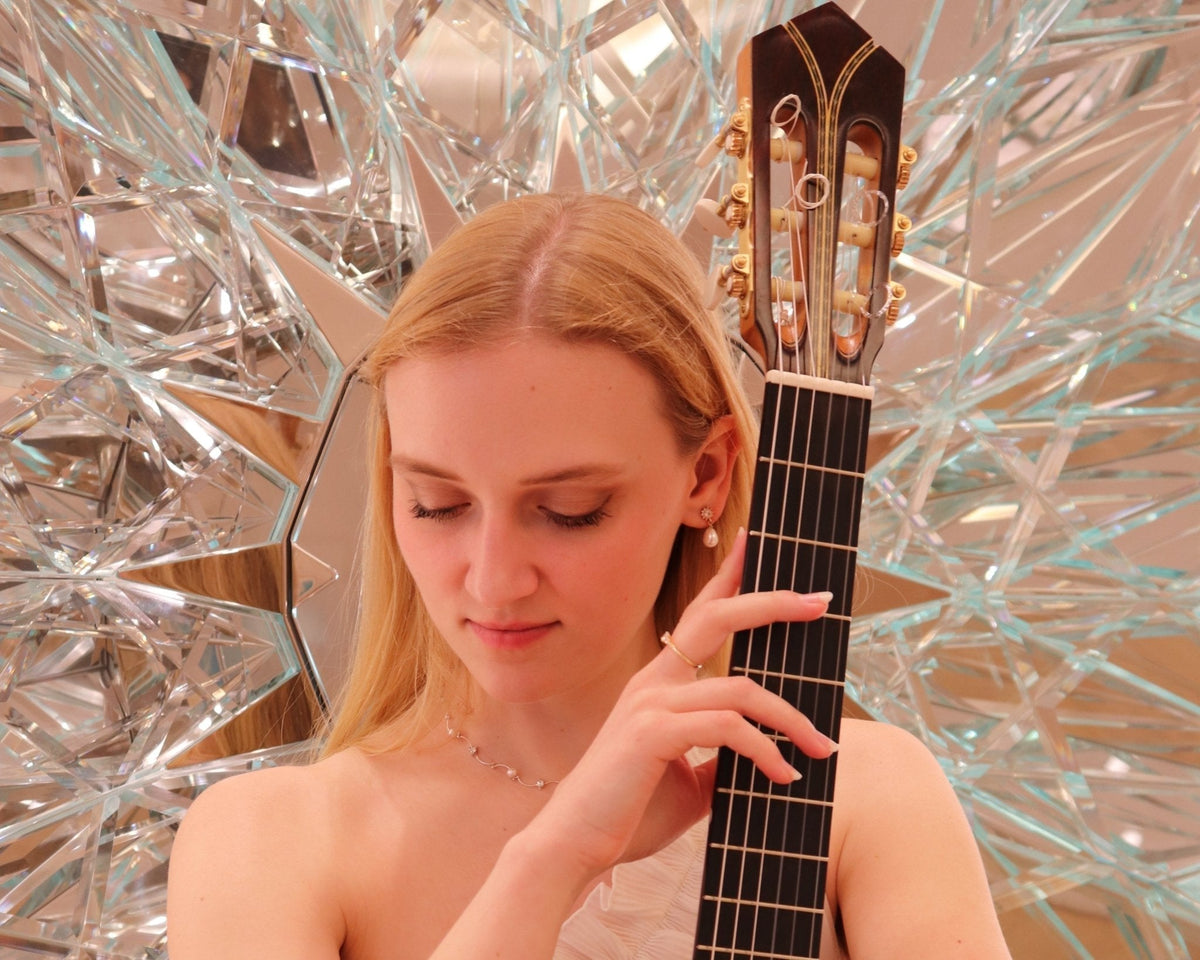 JULIA TRINTSCHUK - Alhambra Guitarras