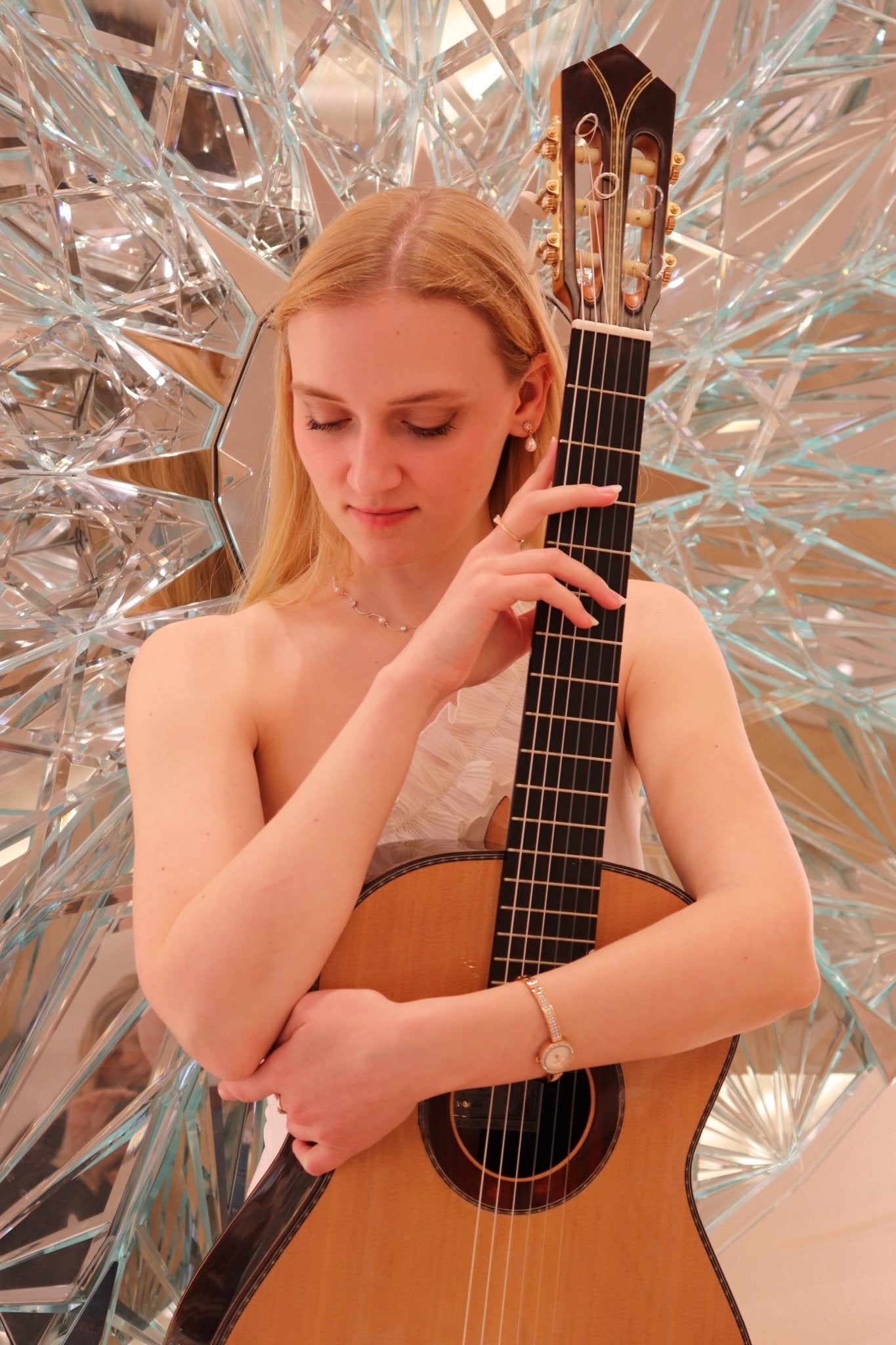 JULIA TRINTSCHUK - Alhambra Guitarras