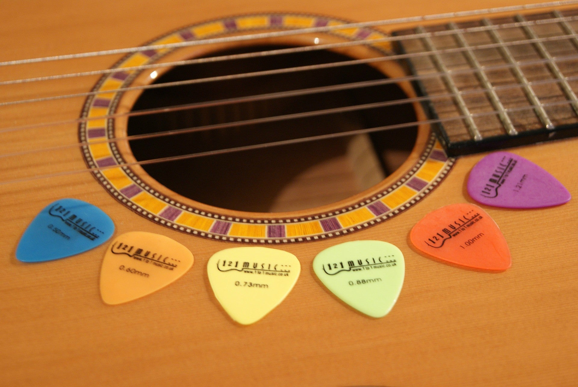 La guitarra clásica y las púas - Alhambra Guitarras