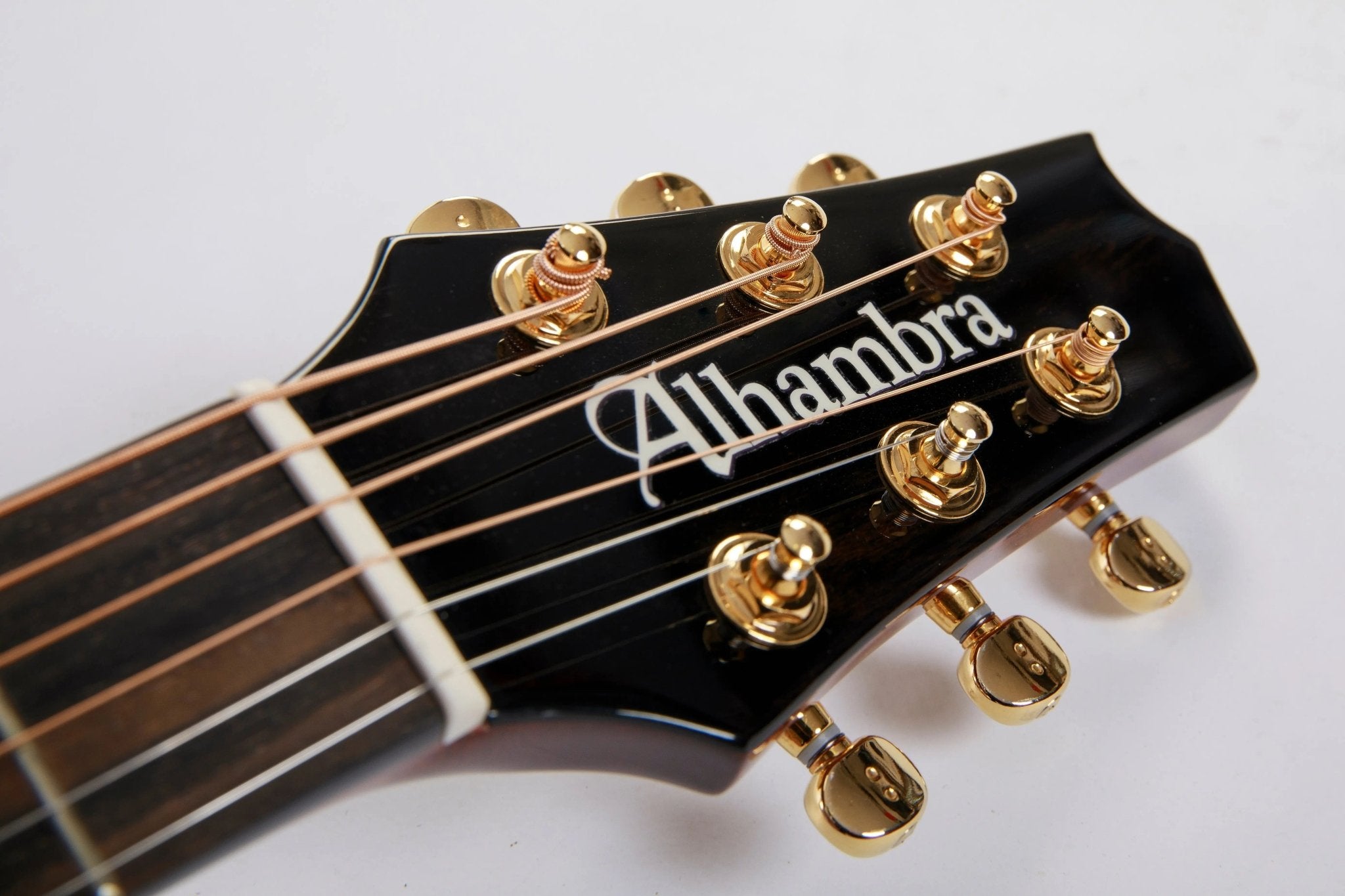 Las mejores guitarras acústicas para principiantes - Alhambra Guitarras