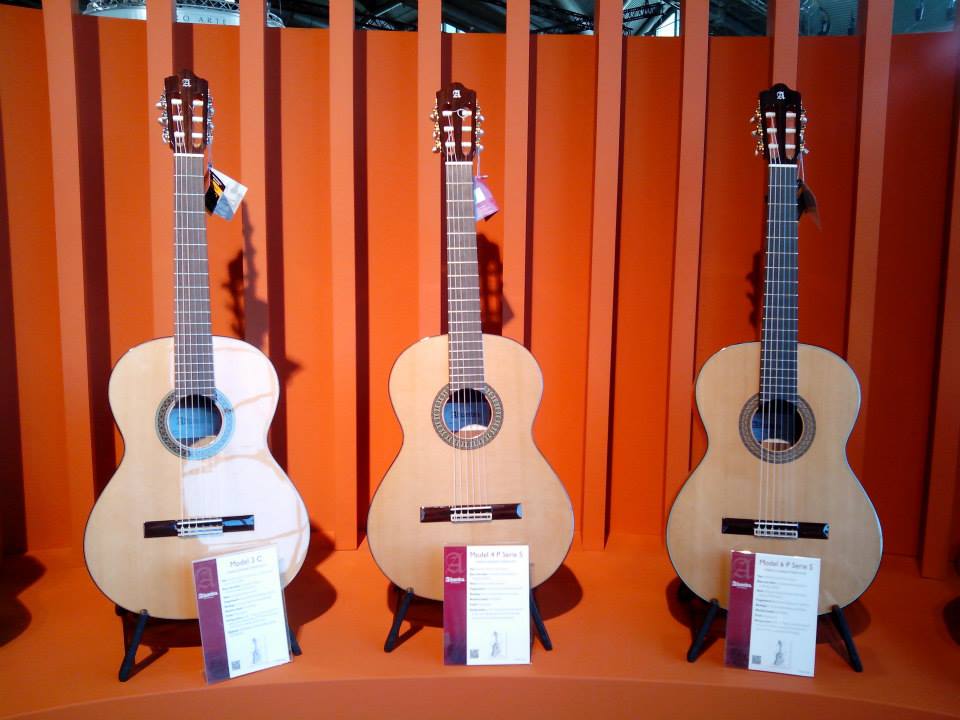 Tocar la guitarra: como elegir un primer instrumento - Alhambra Guitarras