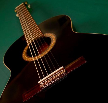 Classic, acoustic, or electric guitar: which one?